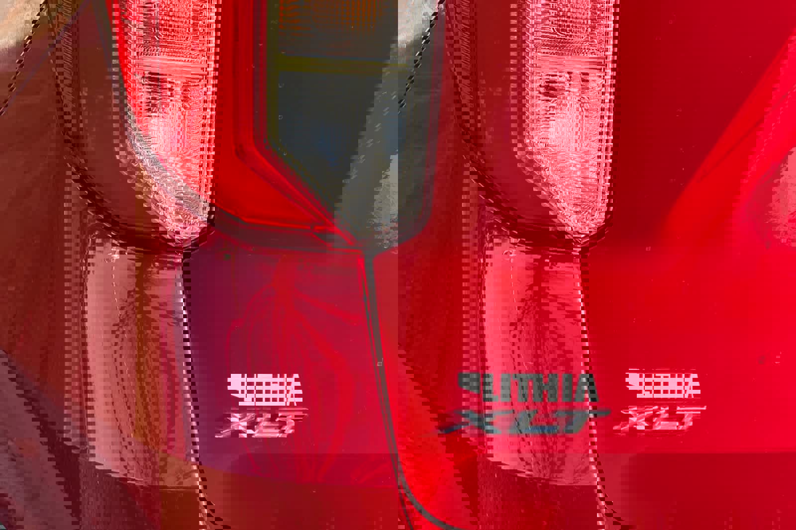 Certified 2020 Ford Explorer XLT w/ Equipment Group 202A image 28