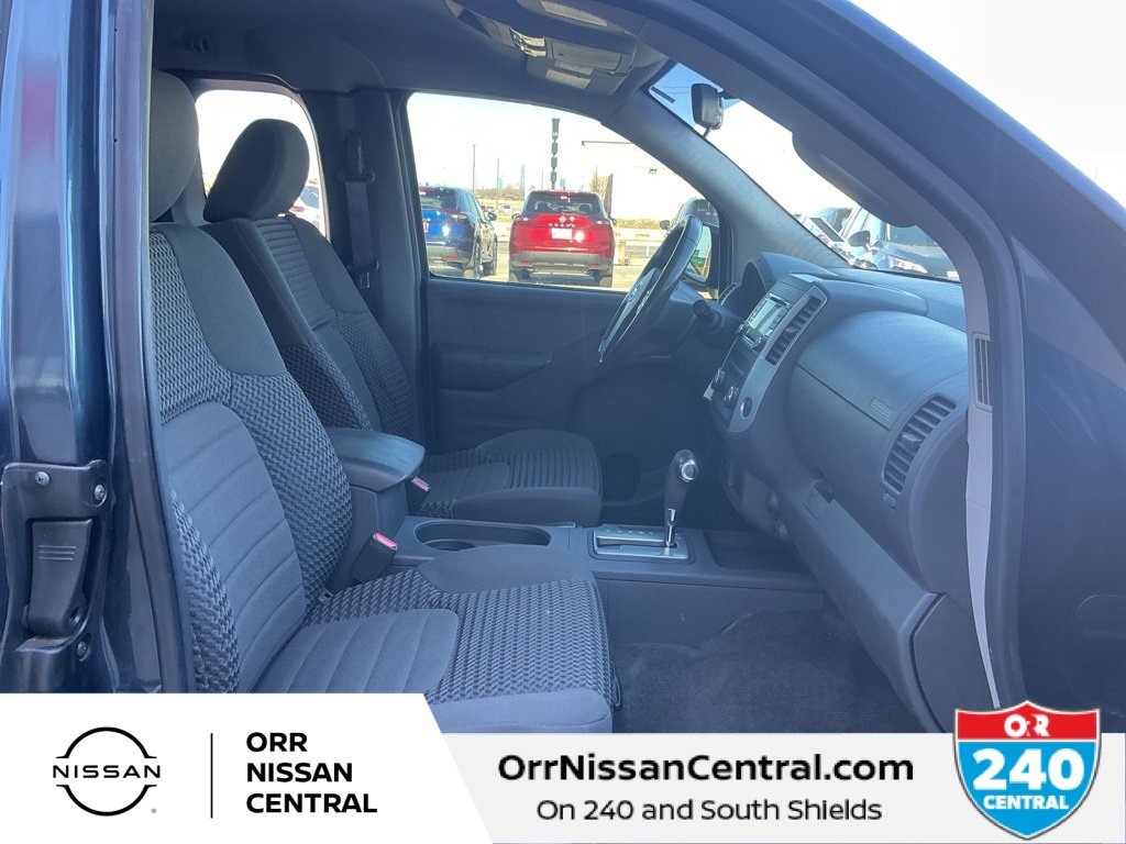 Used 2017 Nissan Frontier SV image 11