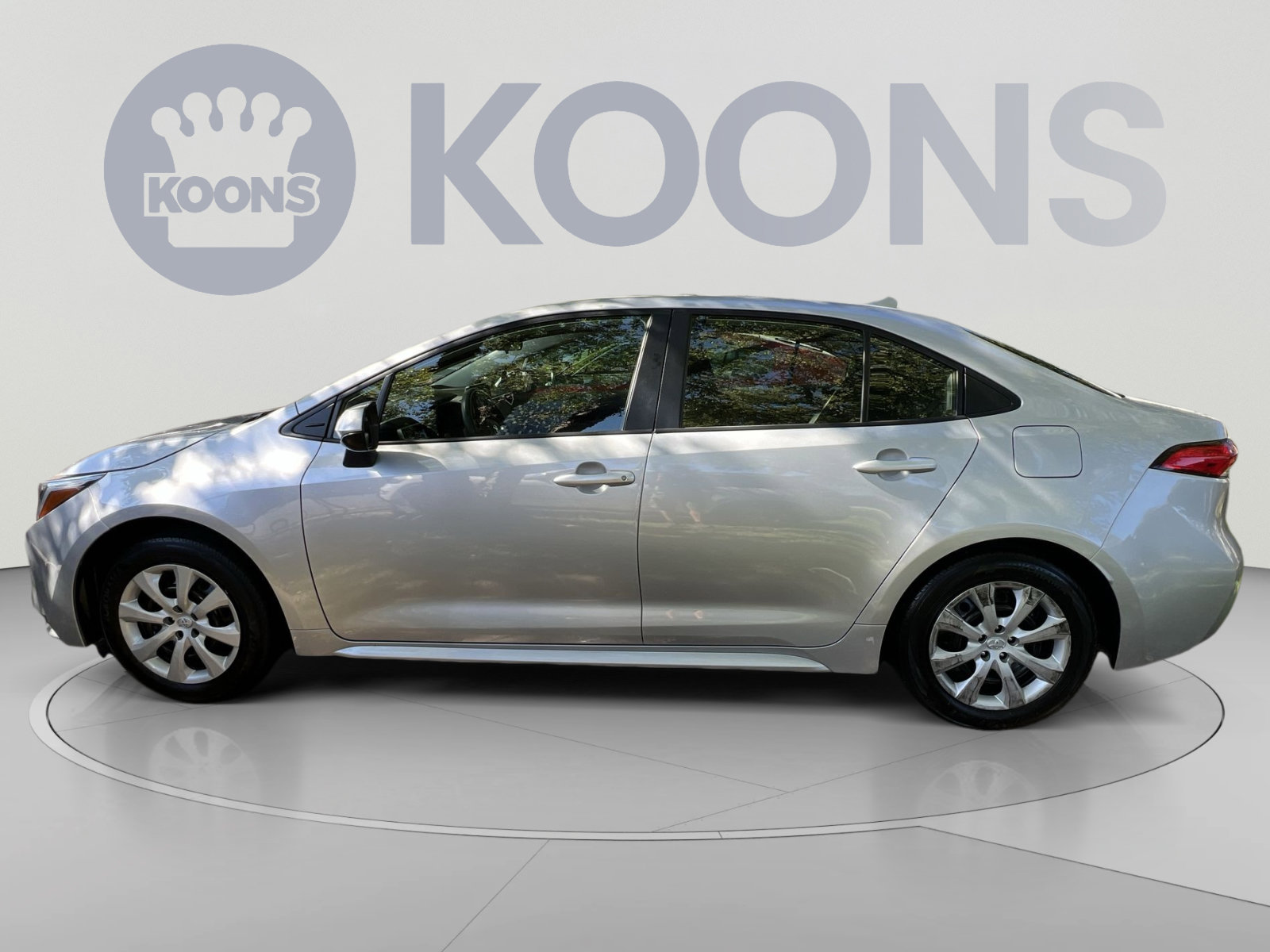 Used 2025 Toyota Corolla LE FWD image 2