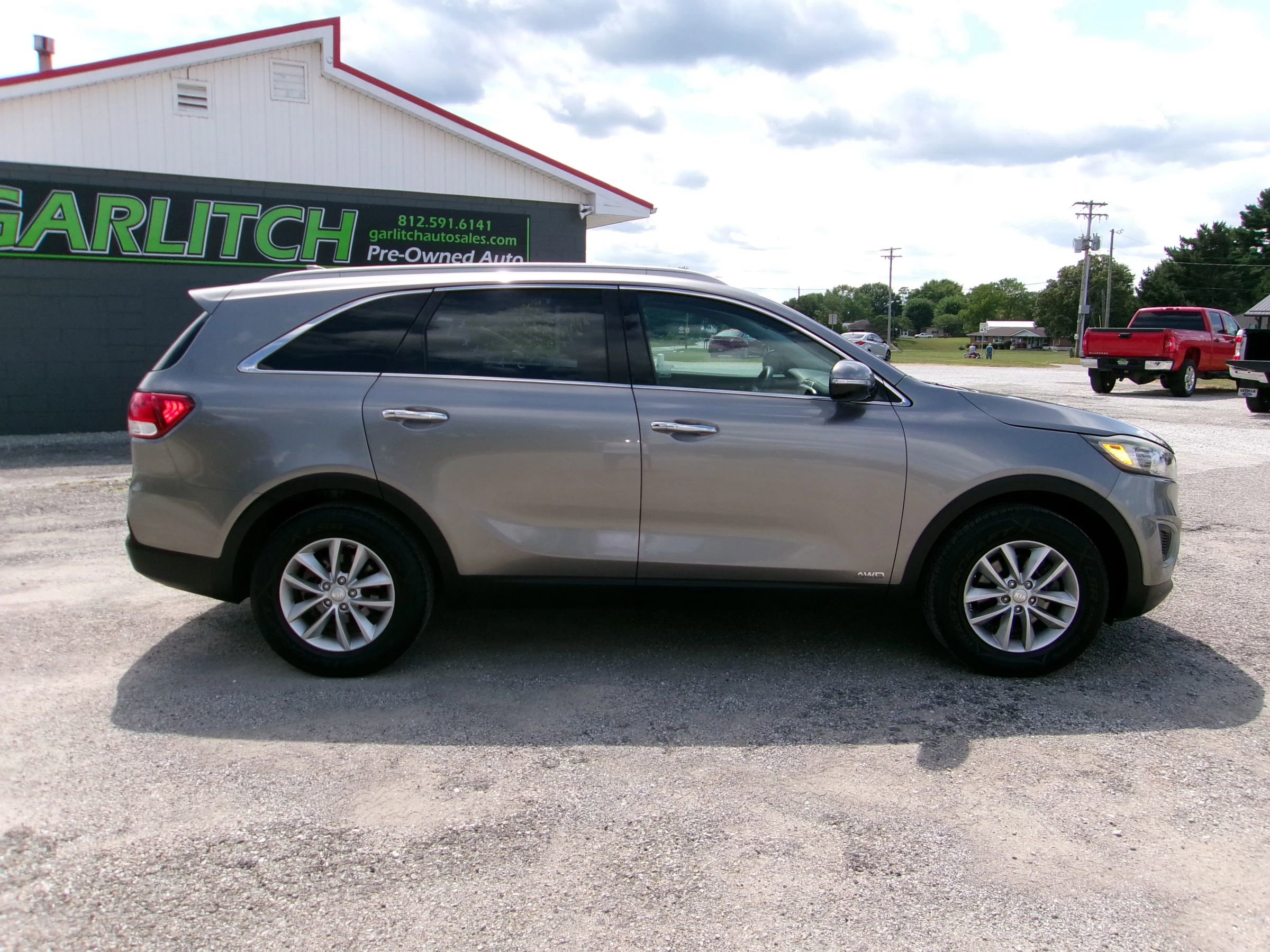 Used 2017 Kia Sorento LX w/ LX Convenience Package image 4