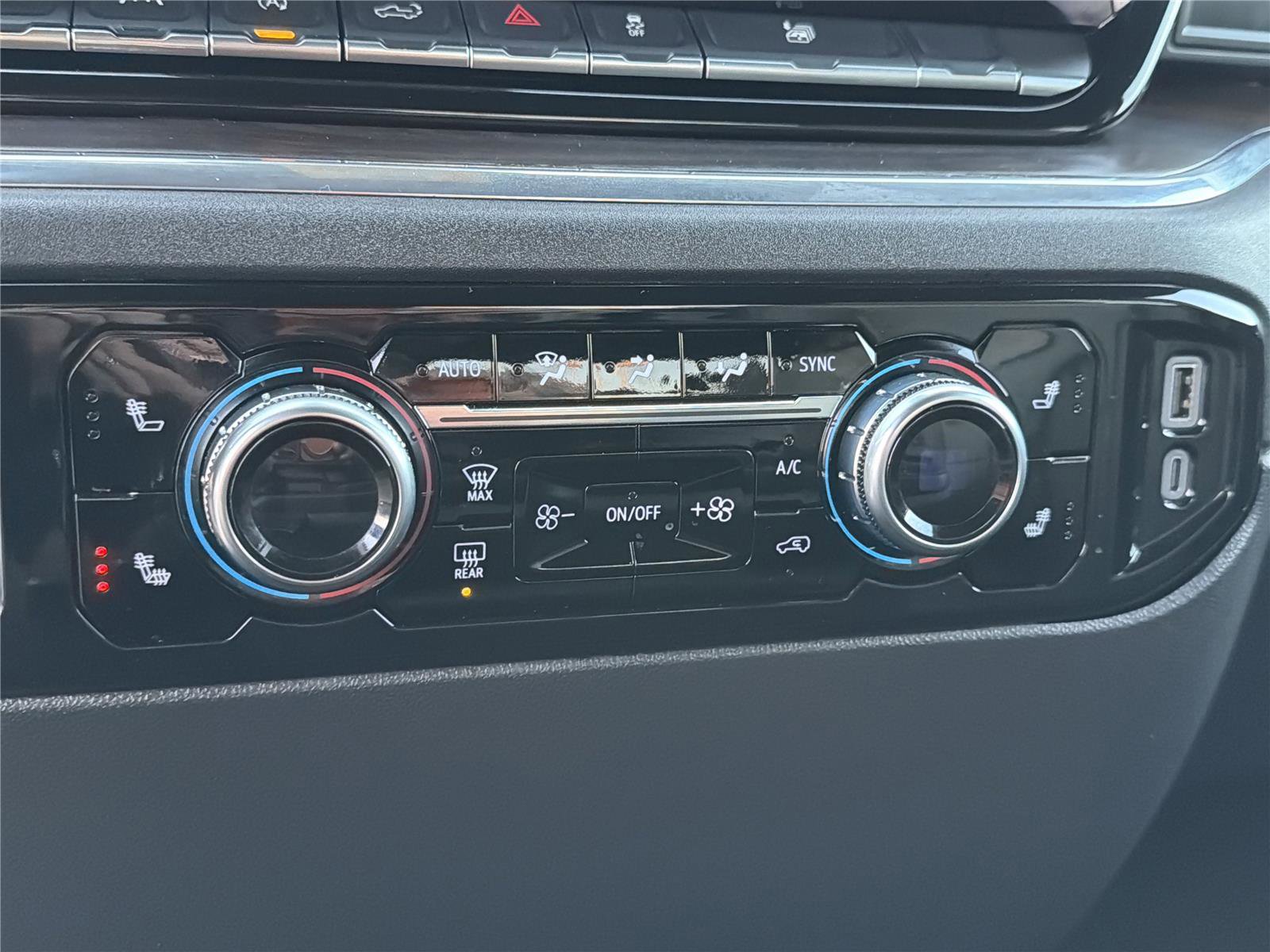 Used 2025 GMC Sierra 1500 SLT image 32