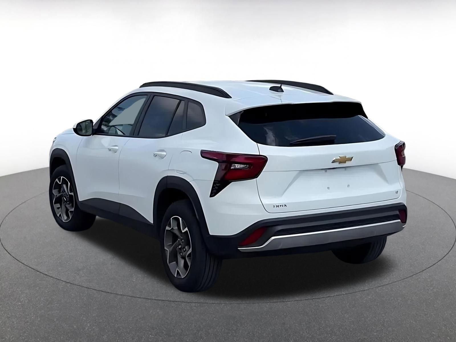 Used 2025 Chevrolet Trax LT image 11
