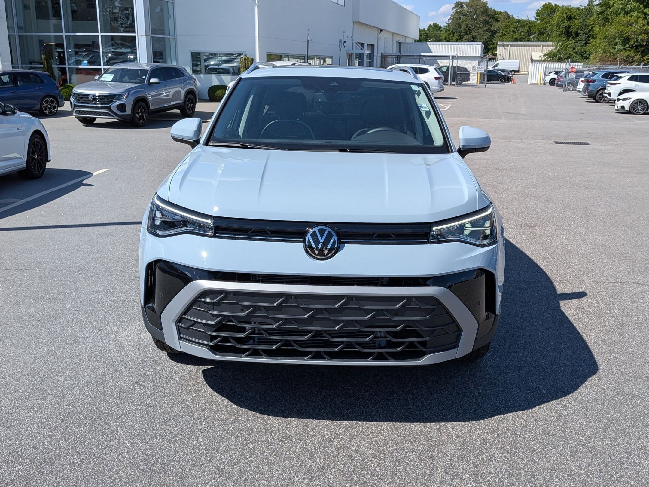 Used 2025 Volkswagen Taos SE AWD/4WD image 8