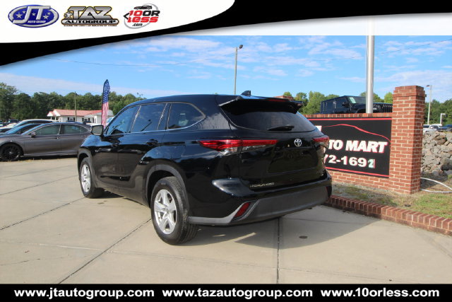 Used 2021 Toyota Highlander LE FWD image 5