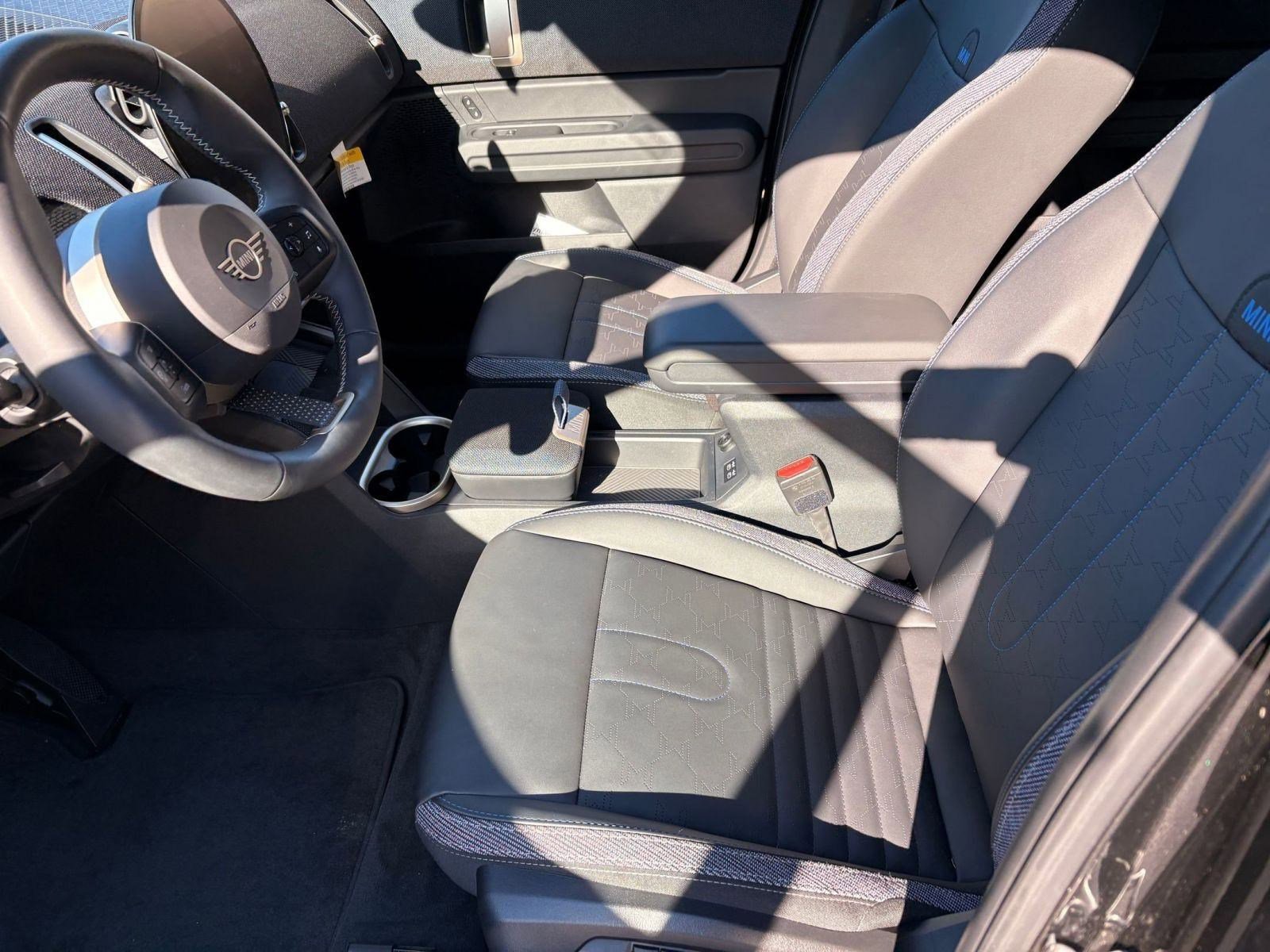 Used 2025 MINI Cooper Countryman S w/ Comfort Package Max image 5