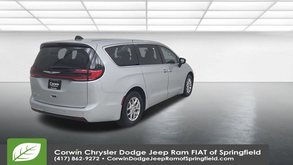 Certified 2024 Chrysler Pacifica Touring-L image 14