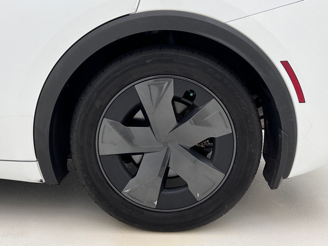 Used 2024 Toyota Prius LE AWD/4WD image 27