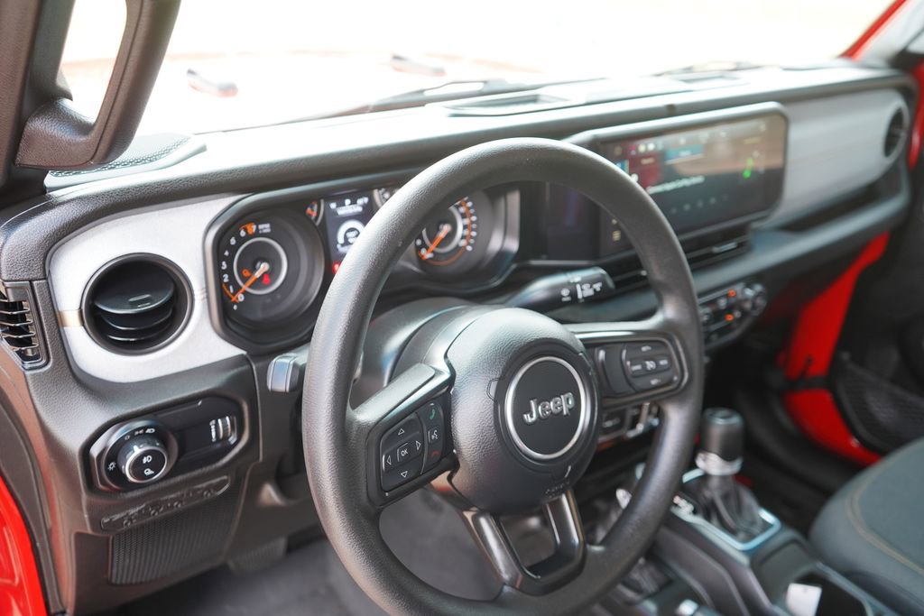 Used 2025 Jeep Gladiator Sport AWD/4WD image 18