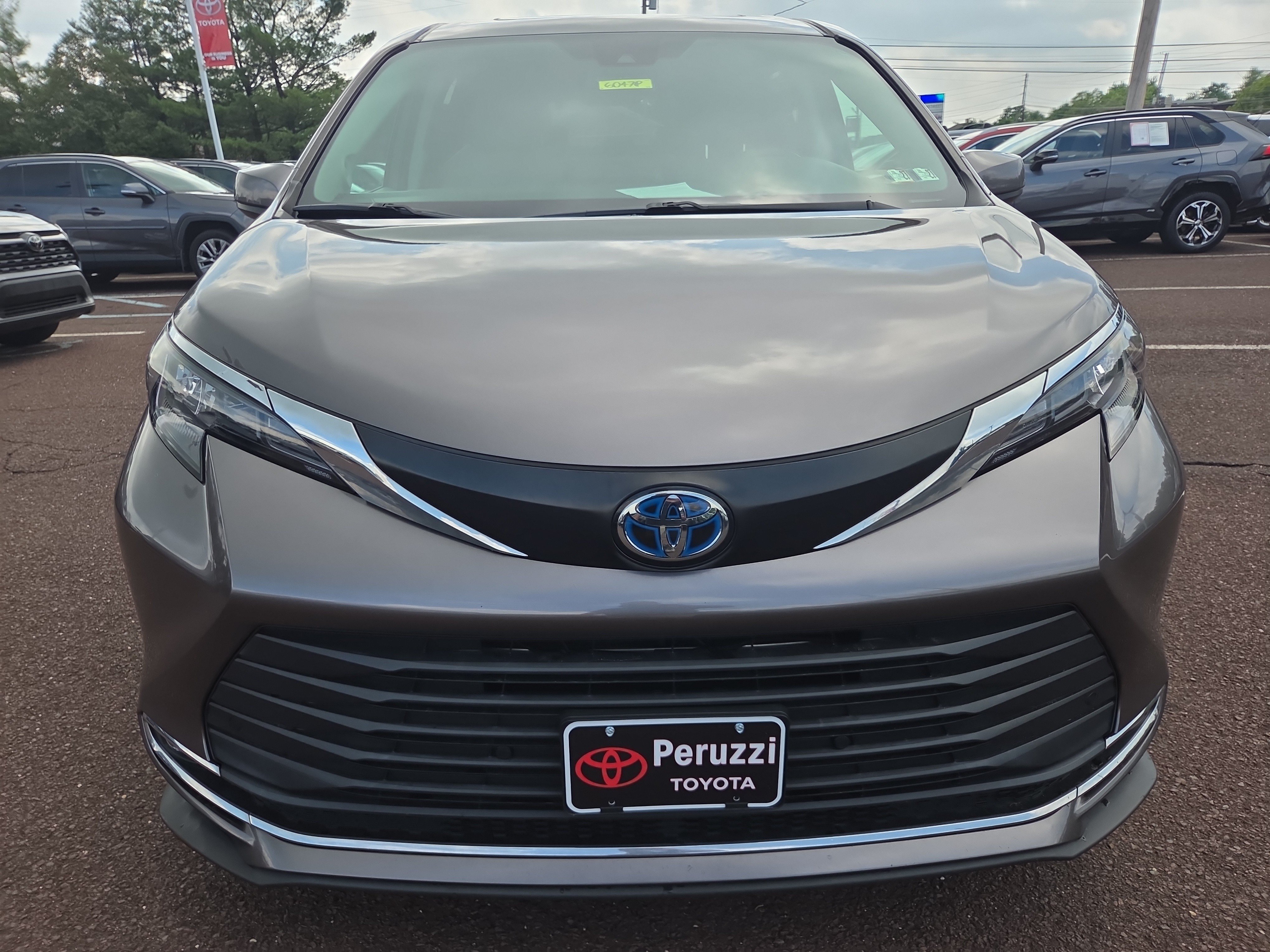 Certified 2024 Toyota Sienna XLE w/ XLE Plus Package AWD/4WD image 8