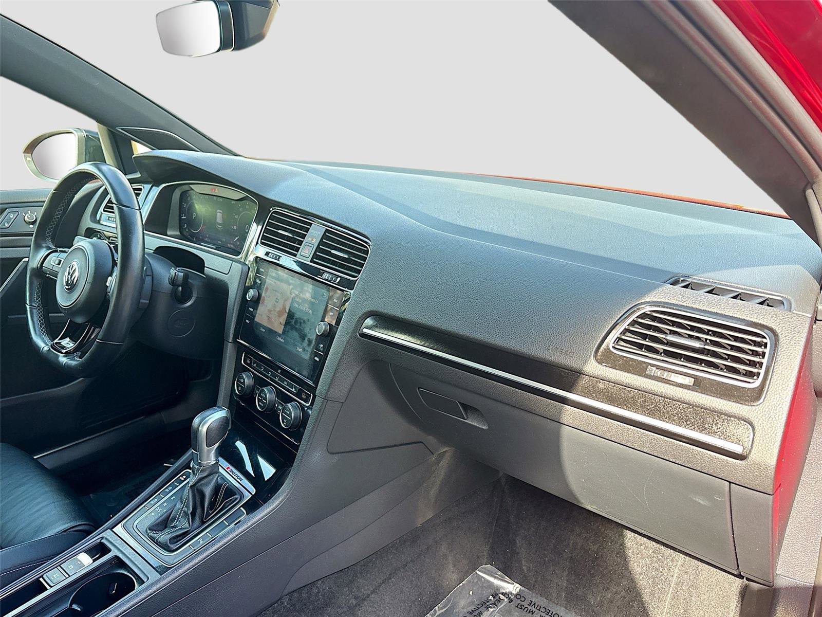 Used 2018 Volkswagen Golf 4-Door image 30