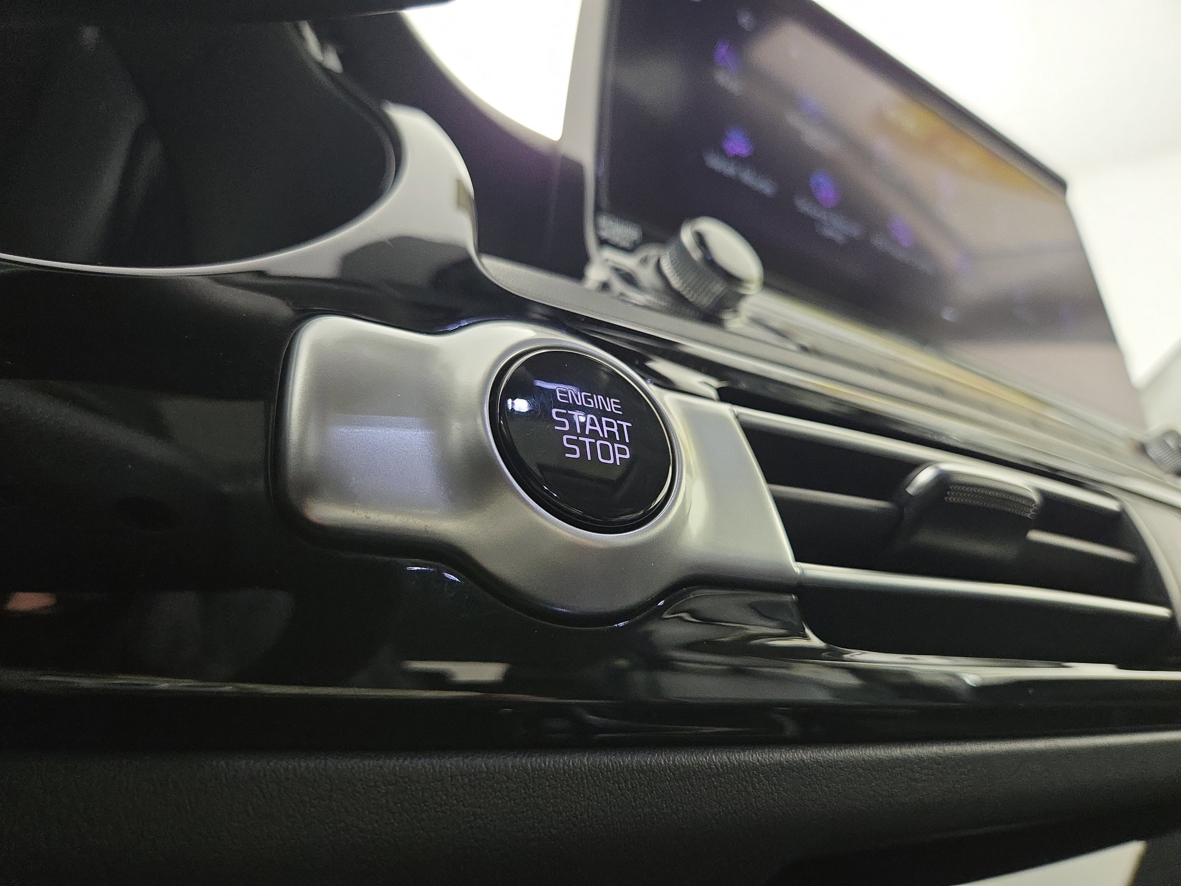 Used 2023 Kia Seltos SX w/ SX Sunroof Package image 26