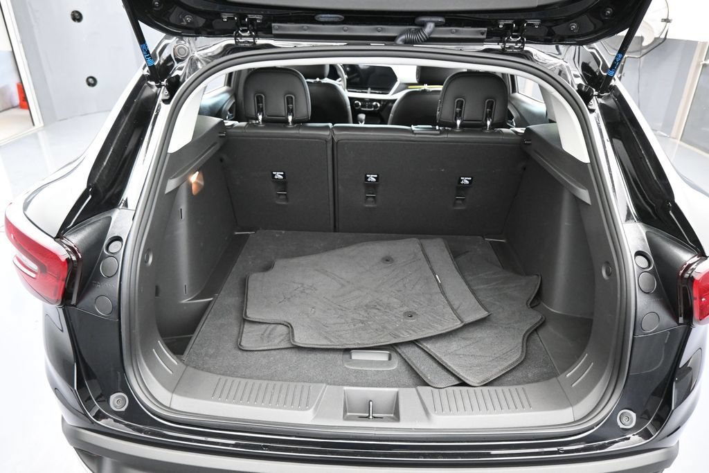 Used 2025 Chevrolet Trax LT FWD image 37