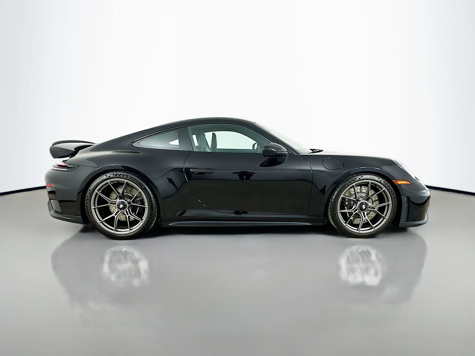 Used 2026 Porsche 911 GT3 w/ Extended Leather Package RWD image 4