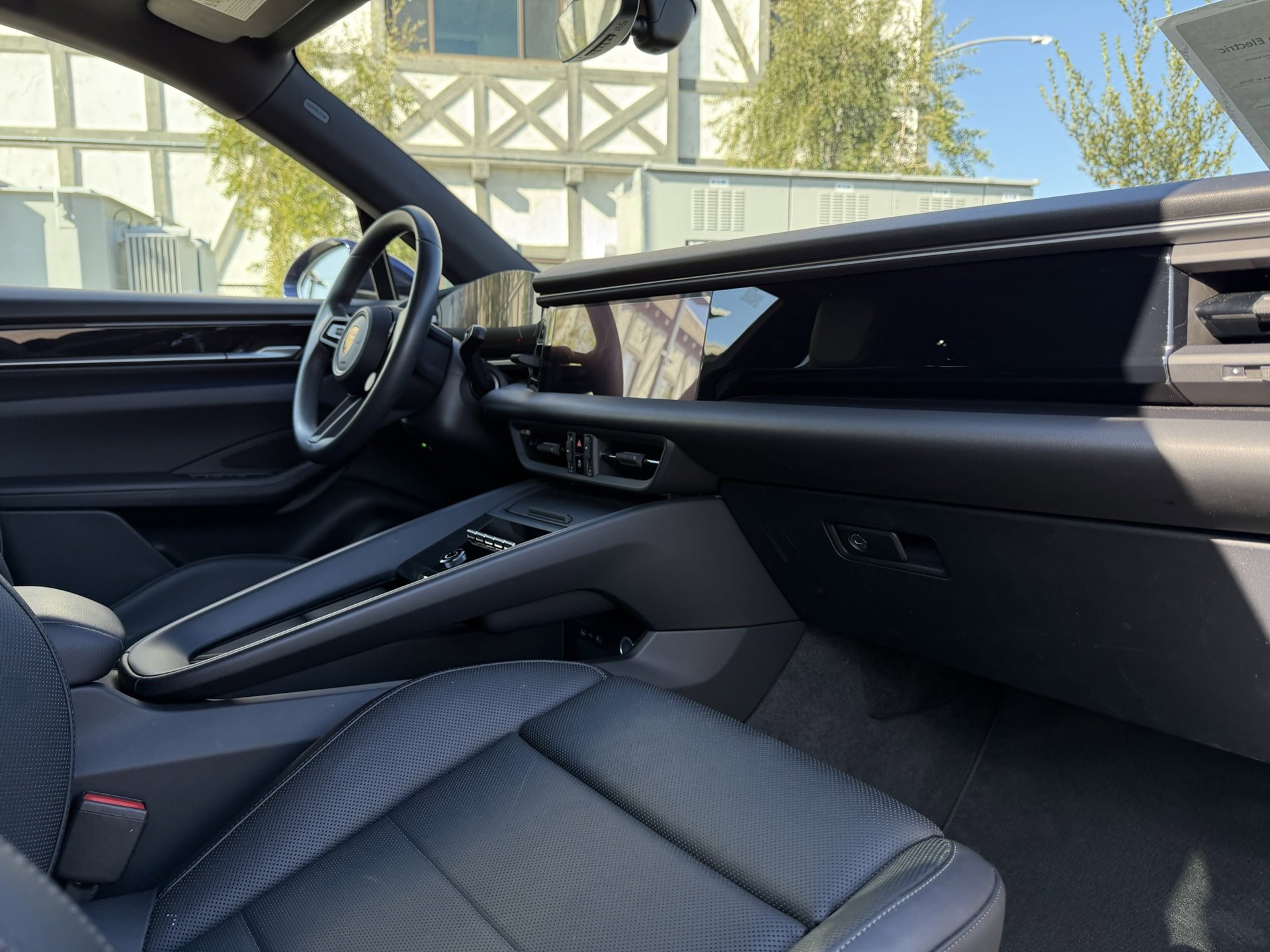 Used 2025 Porsche Macan Electric image 23