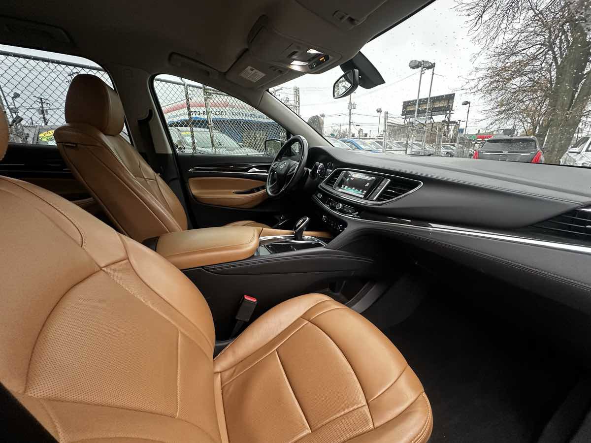 Used 2018 Buick Enclave Essence image 22