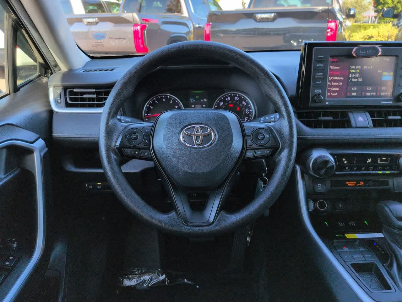 Used 2022 Toyota RAV4 LE FWD image 15