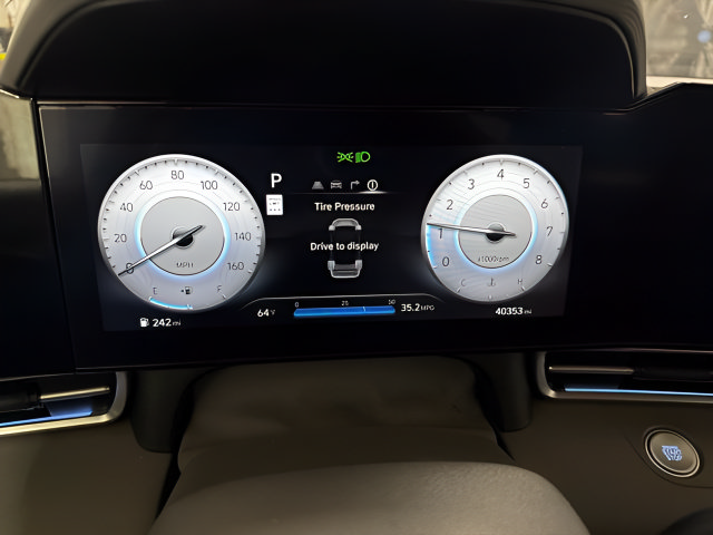 Used 2025 Hyundai Elantra SEL FWD image 17