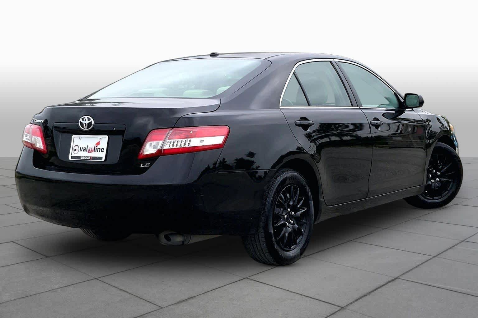 Used 2011 Toyota Camry LE FWD image 12