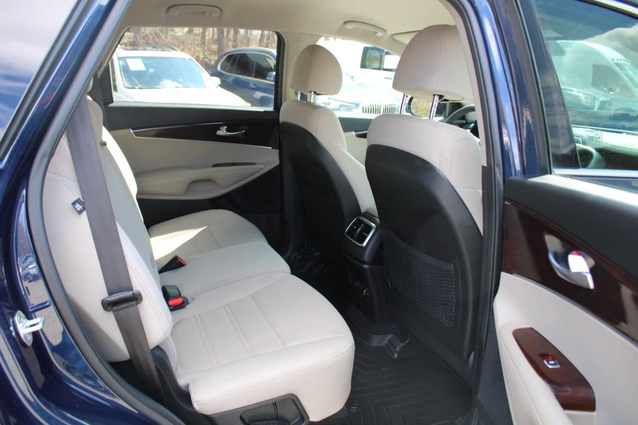 Used 2018 Kia Sorento LX image 27