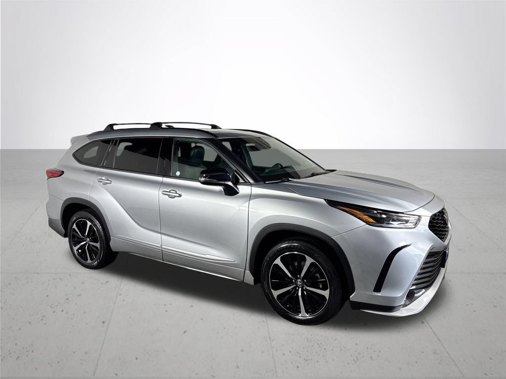 Used 2021 Toyota Highlander XSE AWD/4WD image 4