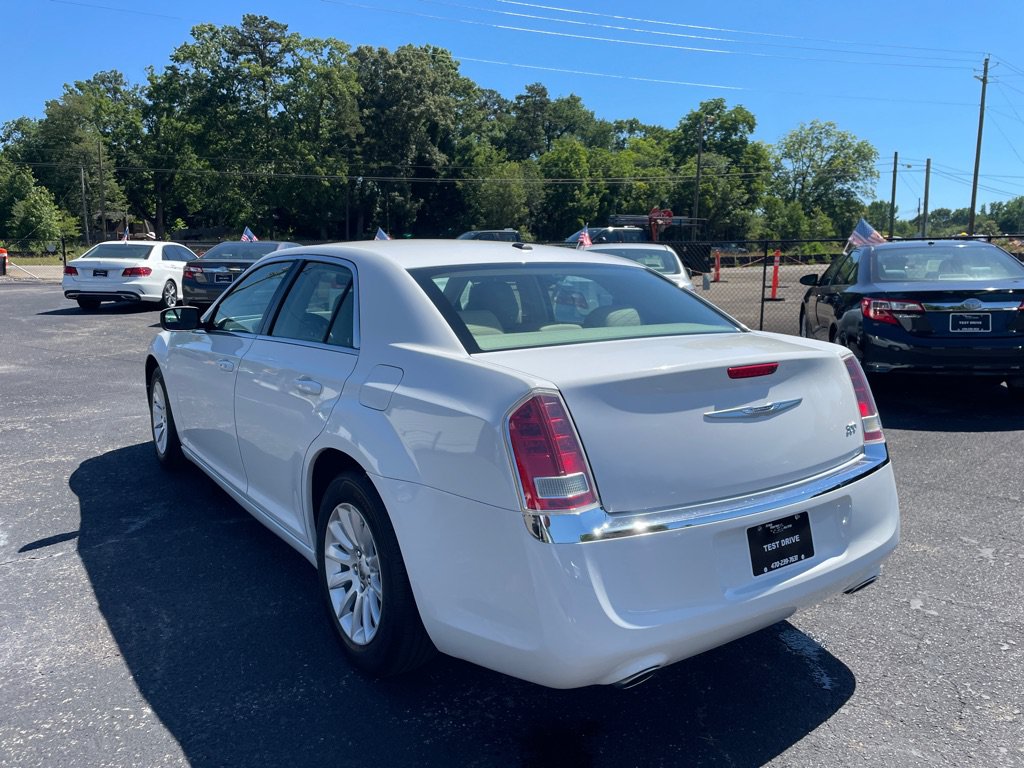 Used 2013 Chrysler 300 RWD image 4