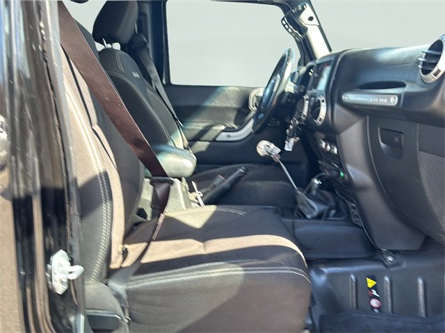 Used 2016 Jeep Wrangler Unlimited Sahara w/ Connectivity Group image 11