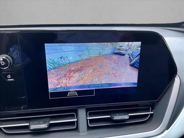 Used 2025 Chevrolet Trax RS FWD image 22