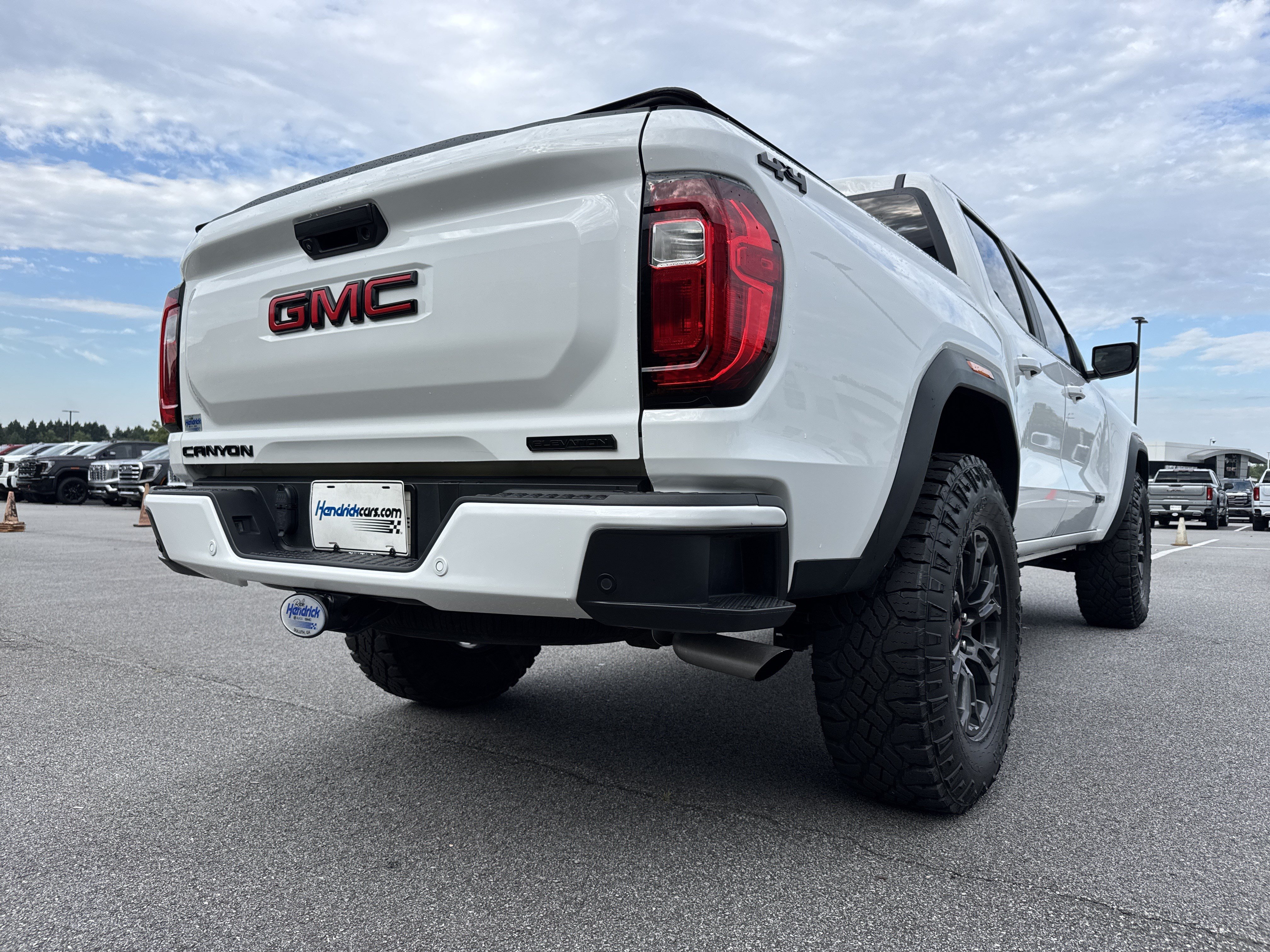 Used 2024 GMC Canyon Elevation w/ Elevation Premium Package AWD/4WD image 10