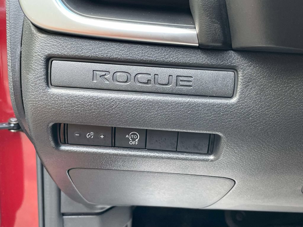 Used 2026 Nissan Rogue S FWD image 18
