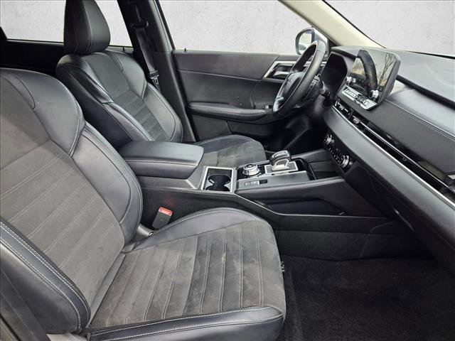 Used 2024 Mitsubishi Outlander SE Black Edition image 17