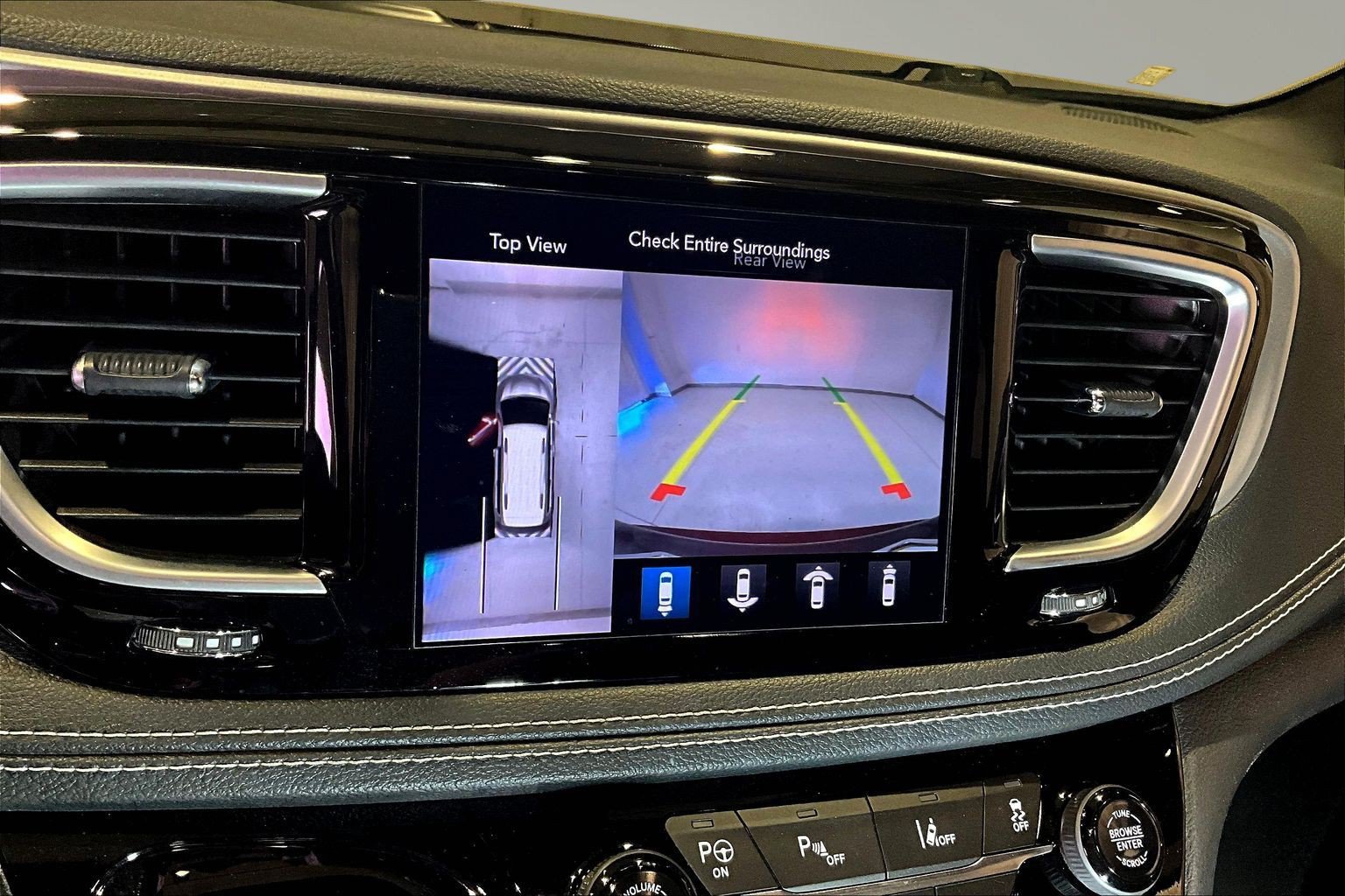Used 2020 Chrysler Pacifica Limited w/ Advanced Safetytec Group FWD image 15
