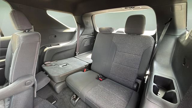 Used 2024 Chevrolet Traverse LT w/ Enhanced Driving Package FWD image 30