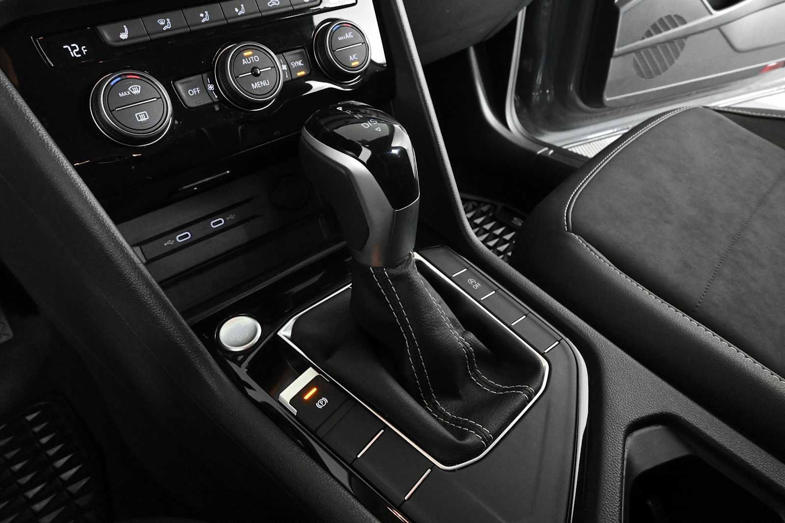 Certified 2024 Volkswagen Taos SE FWD image 27