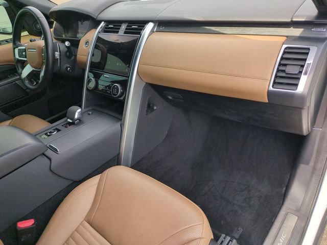 Used 2023 Land Rover Discovery Metropolitan Edition AWD/4WD image 19