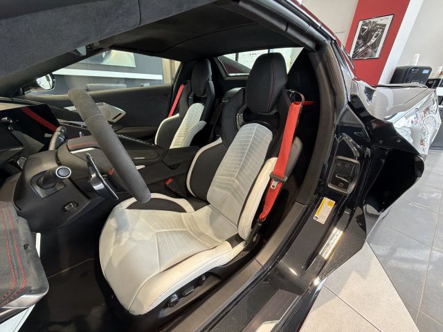 Used 2023 Chevrolet Corvette Stingray Premium Conv w/ Z51 Performance Package RWD image 14