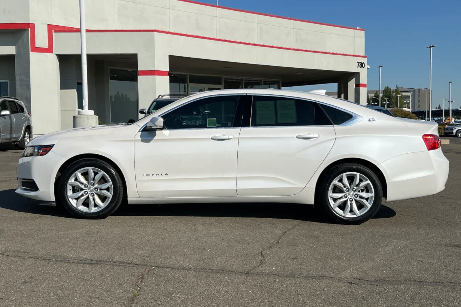 Used 2016 Chevrolet Impala LT w/ Convenience Package FWD image 9