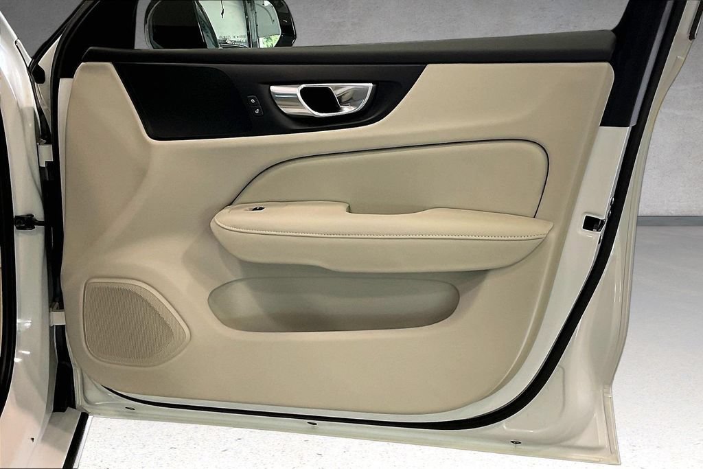 Certified 2025 Volvo S60 B5 Plus AWD/4WD image 28