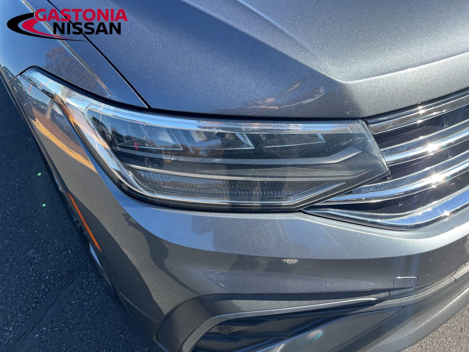 Used 2023 Volkswagen Tiguan SE image 2