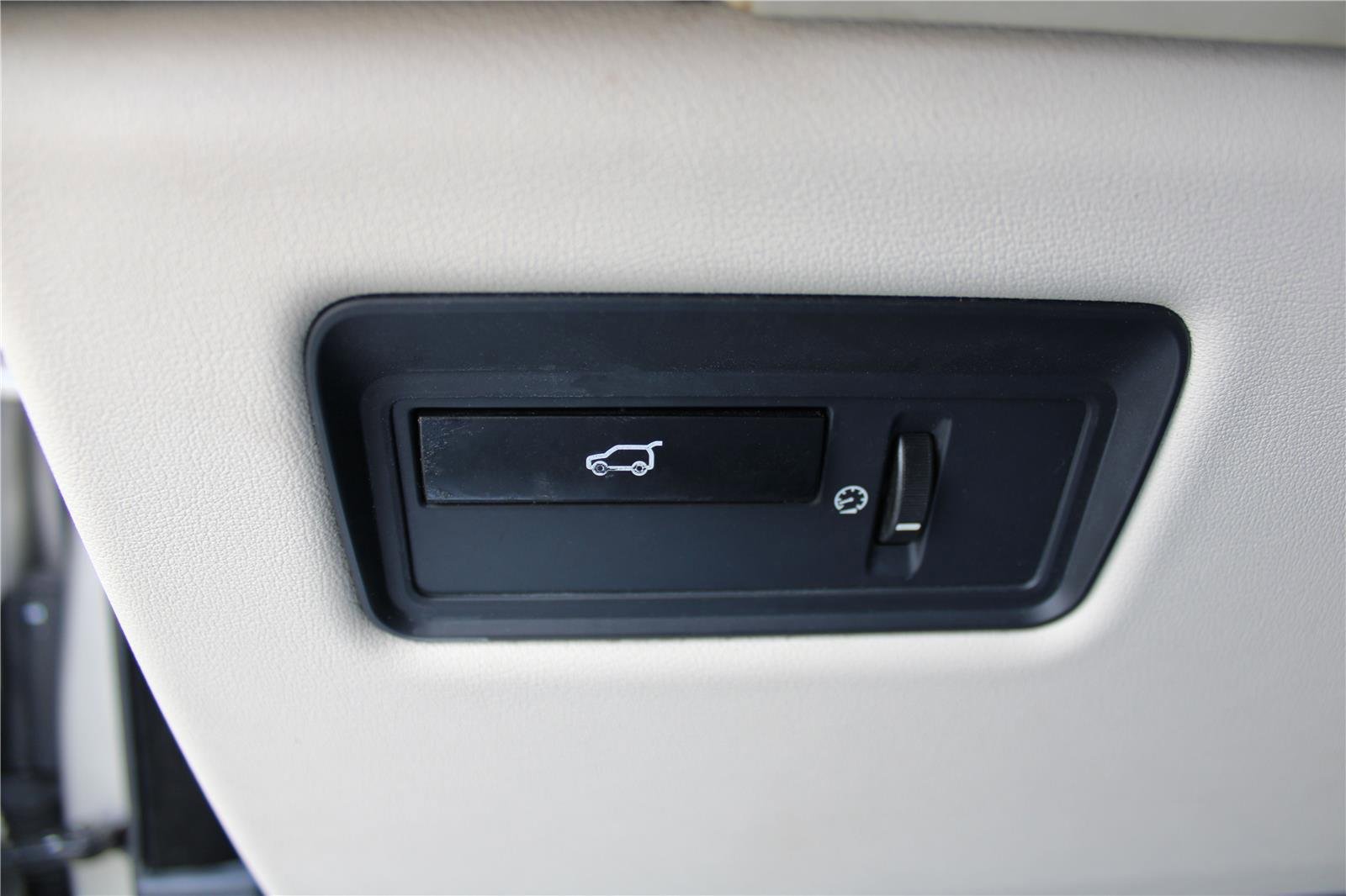 Used 2014 Land Rover Range Rover HSE AWD/4WD image 30