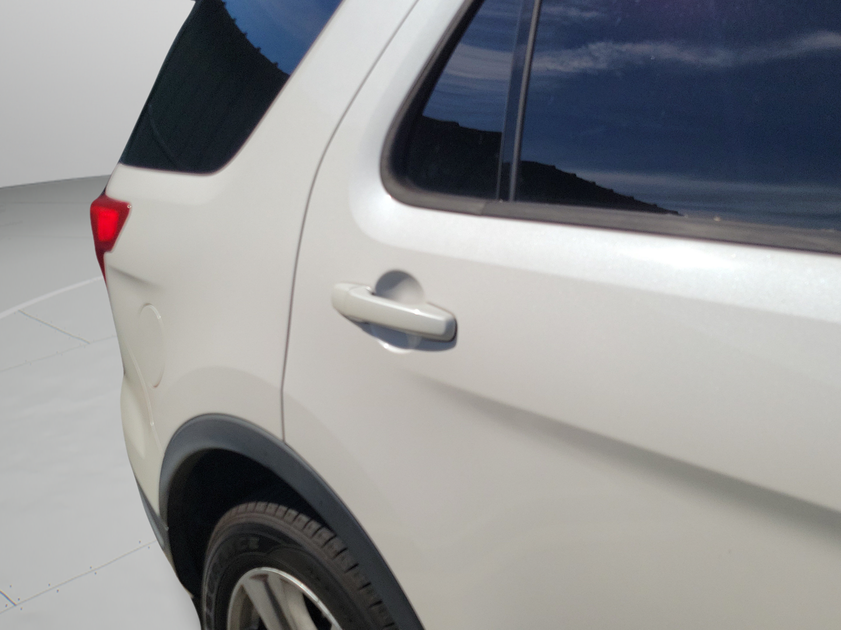 Used 2019 Ford Explorer XLT w/ Class III Trailer Tow Package FWD image 18