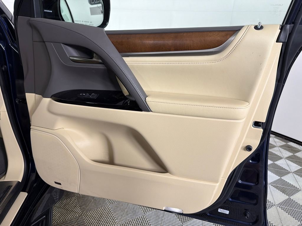Used 2019 Lexus LX 570 4WD w/ Luxury Package image 16