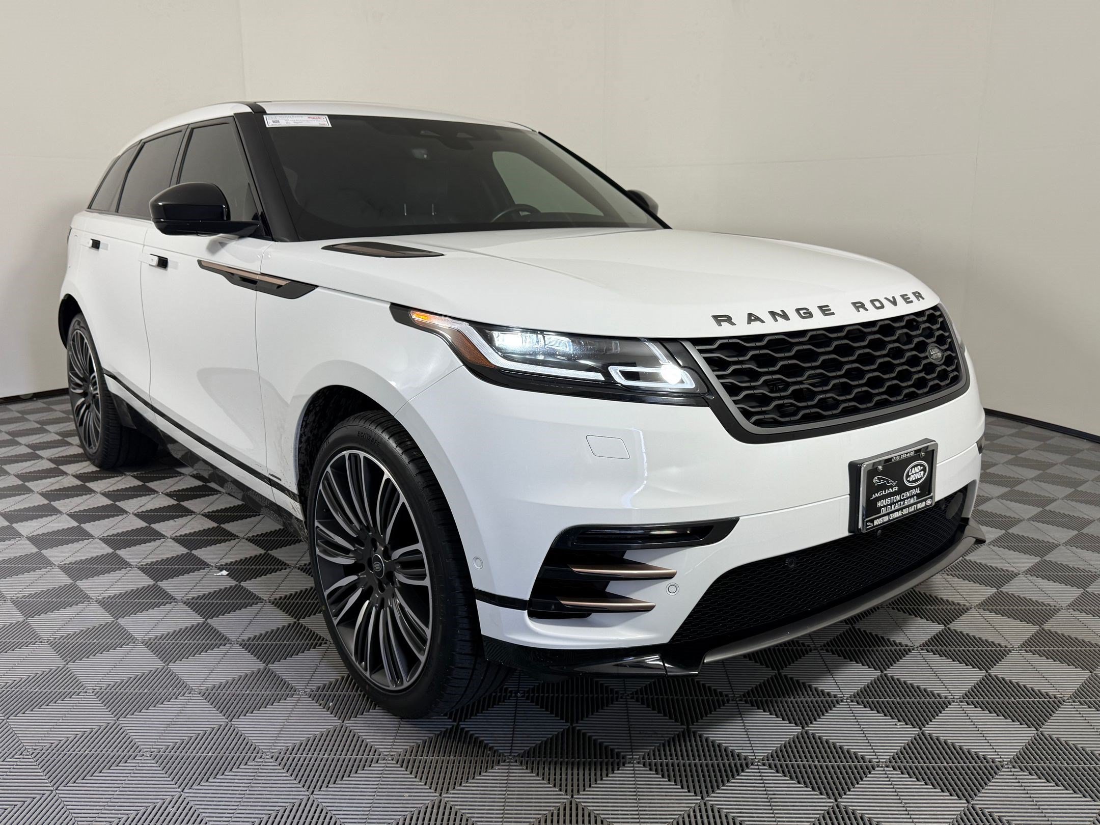 Used 2021 Land Rover Range Rover Velar R-Dynamic S AWD/4WD image 6