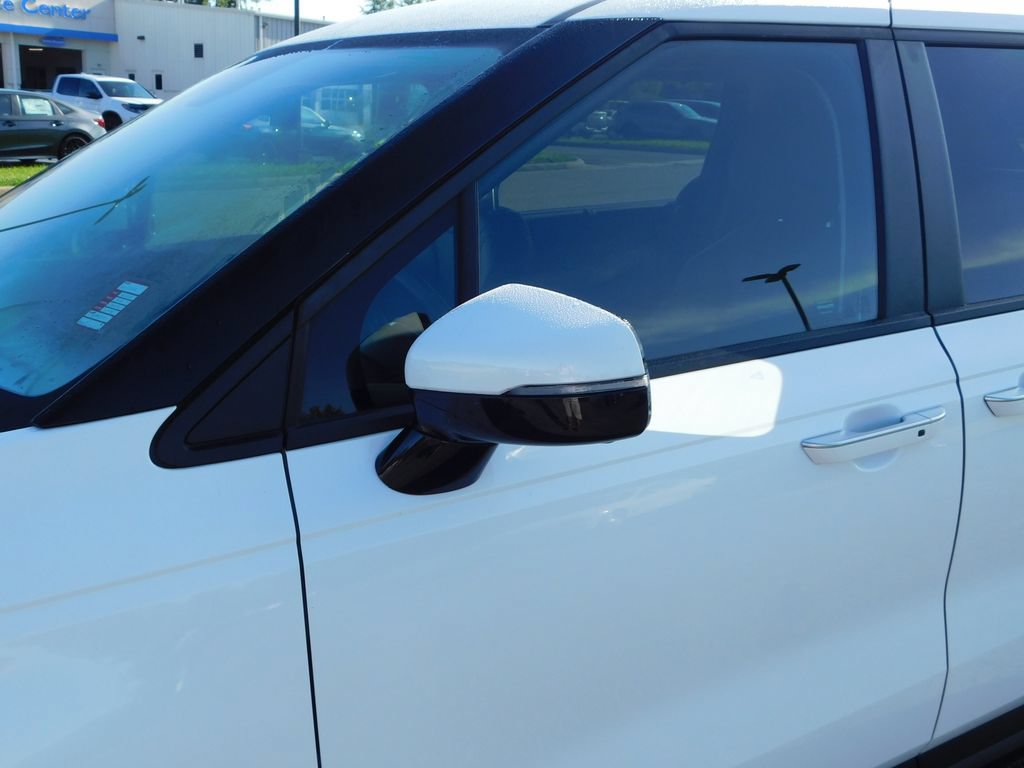 Used 2025 Kia Carnival EX FWD image 11