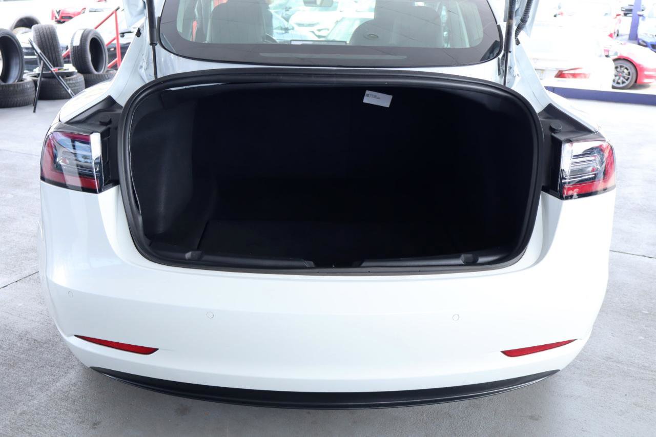 Used 2018 Tesla Model 3 Long Range RWD image 32