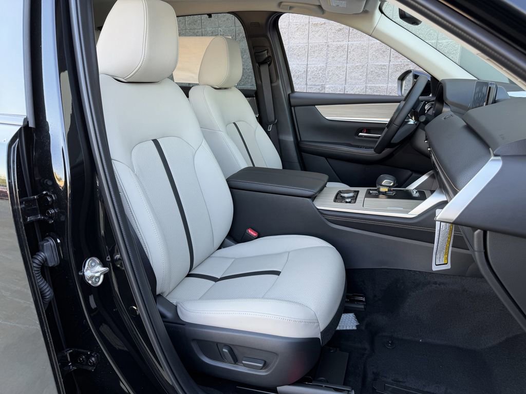 New 2025 MAZDA CX-70 Plug-In Hybrid w/ Premium Pkg image 24