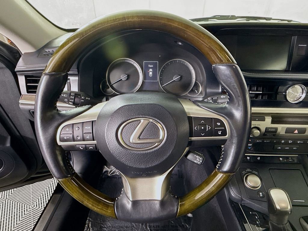 Used 2016 Lexus ES 350 350 w/ Navigation System Package image 21
