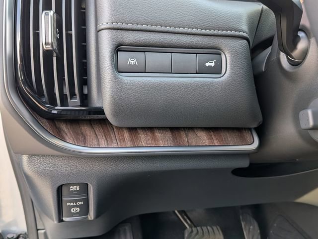 New 2026 Nissan Armada SL w/ Captain's Chari Seat Package image 17