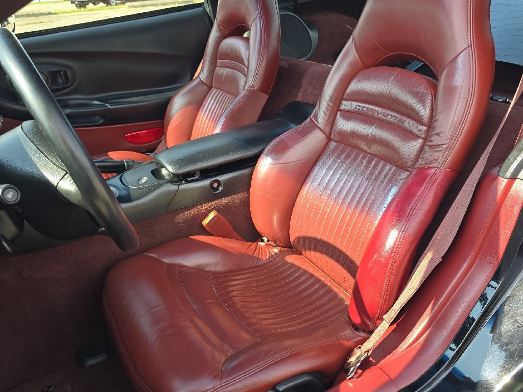 Used 1999 Chevrolet Corvette Coupe w/ Roof Pkg RWD image 24