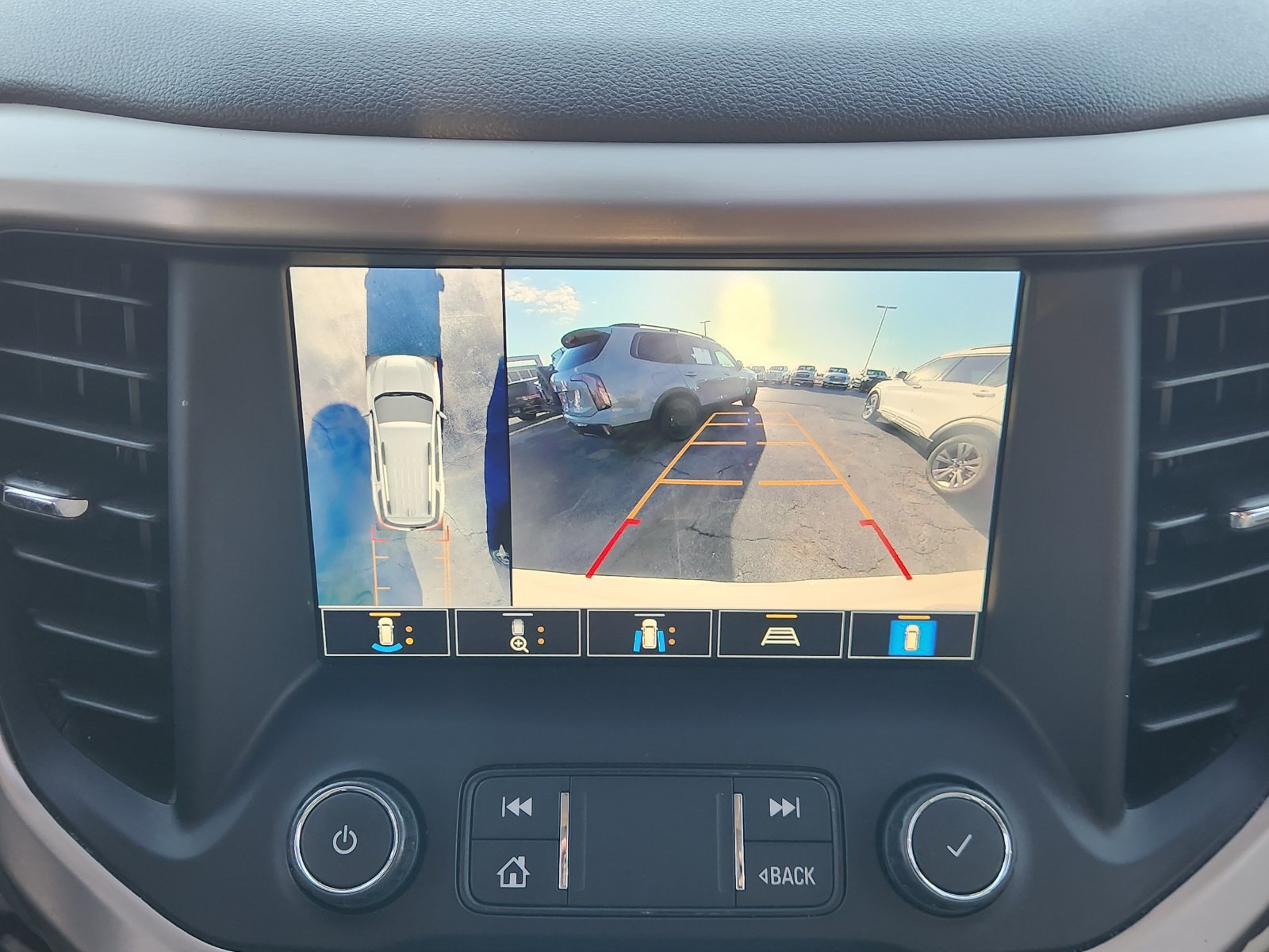 Used 2021 GMC Acadia Denali w/ Denali Technology Package FWD image 21