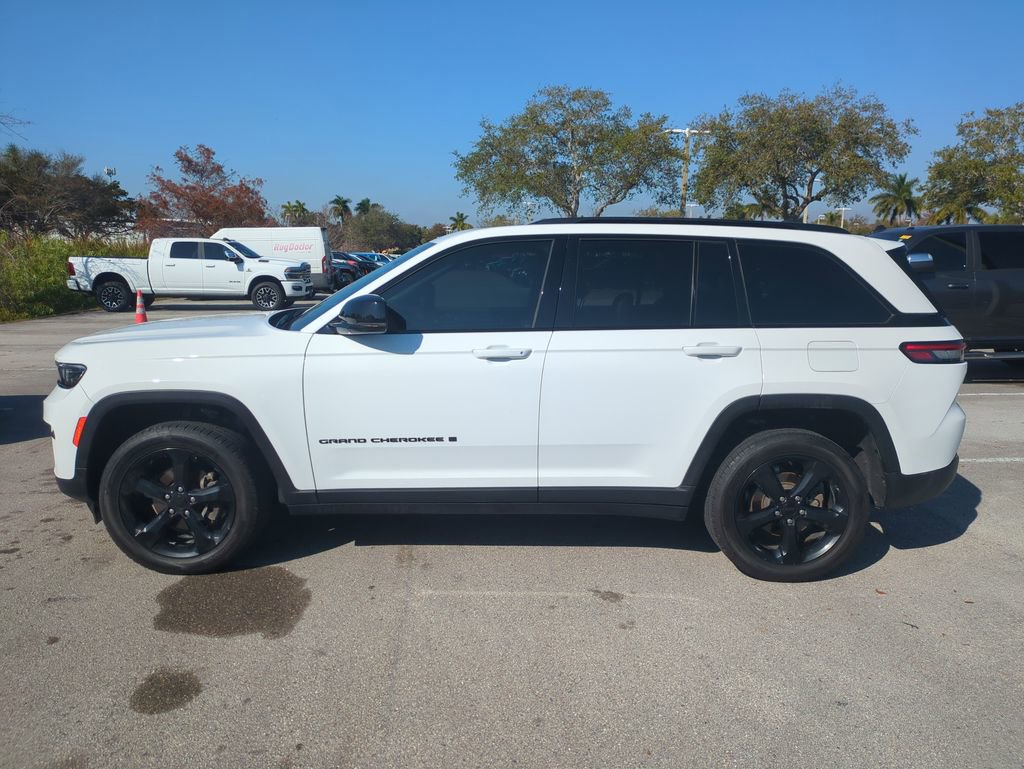 Used 2023 Jeep Grand Cherokee Altitude image 9